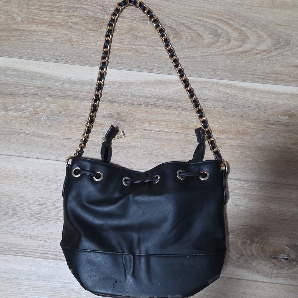 Moschino Black Shoulder Bag with Gold Chain - Picture 2 of 6